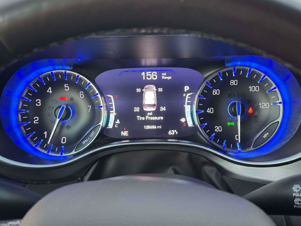 Used 2017 Chrysler Pacifica Touring-L Plus FWD image 26