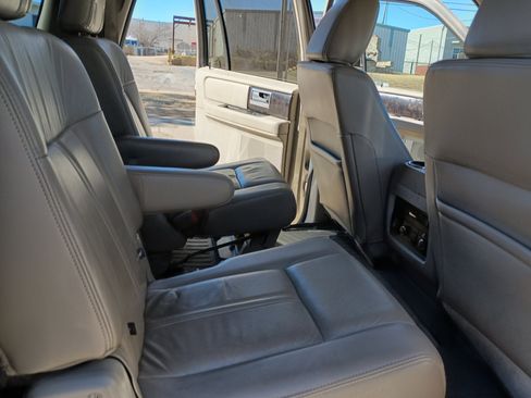 Used 2017 Lincoln Navigator L Select image 16