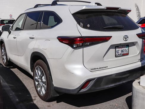 Used 2023 Toyota Highlander Limited image 10