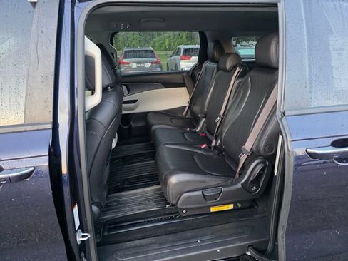 Certified 2024 Kia Carnival LX FWD image 17
