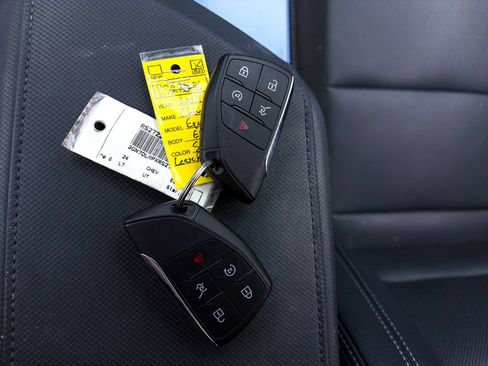 Used 2024 Chevrolet Equinox EV LT w/ LPO, Trailering Package FWD image 26