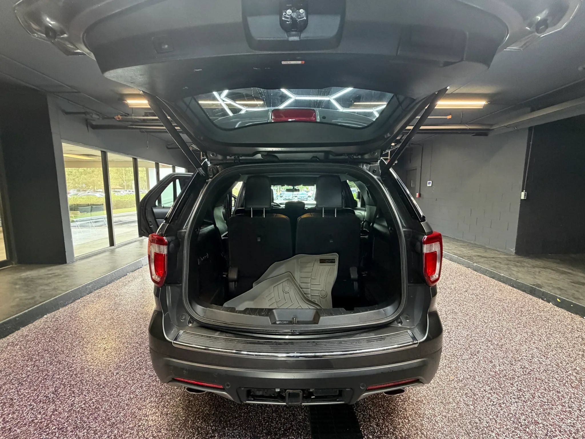 Used 2019 Ford Explorer Limited w/ Class III Trailer Tow Package FWD image 35