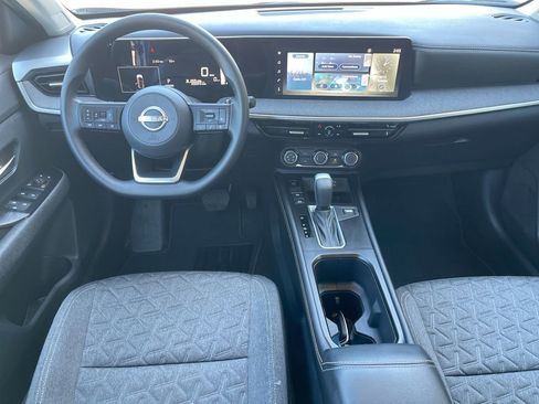 Used 2025 Nissan Kicks SV AWD/4WD image 10
