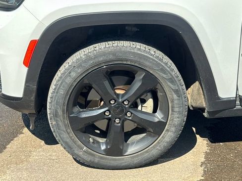 Used 2023 Jeep Grand Cherokee L Limited w/ Black Appearance Package AWD/4WD image 25