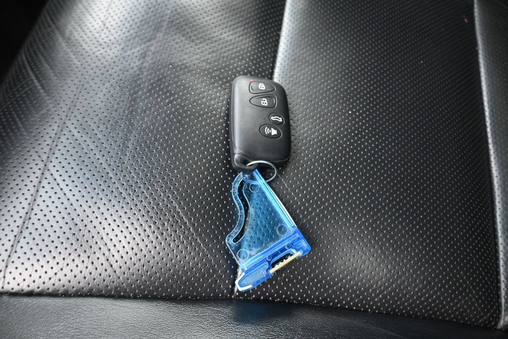 Used 2016 Toyota Avalon Limited w/ Toyota Safety Sense Package FWD image 52