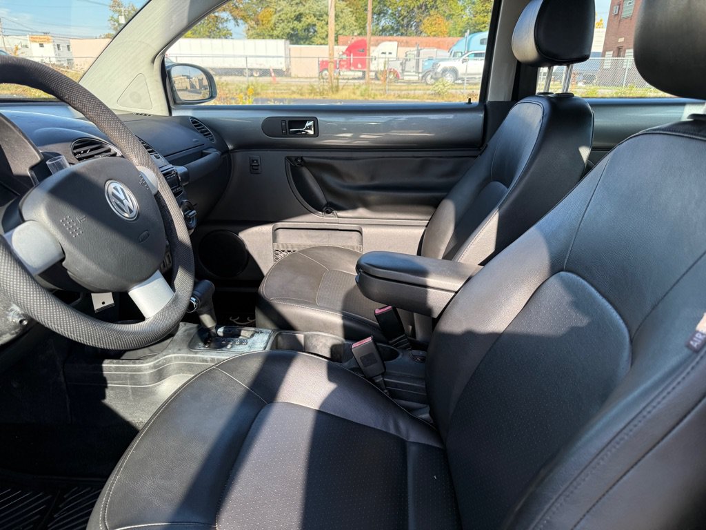 Used 2008 Volkswagen Beetle S FWD image 7