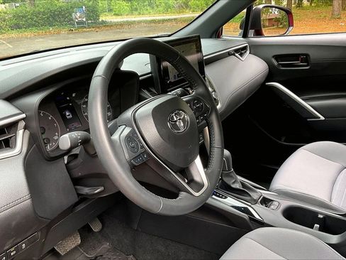 Used 2025 Toyota Corolla Cross AWD Hybrid image 14