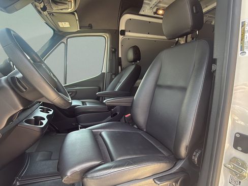 Used 2025 Mercedes-Benz Sprinter 2500 image 12