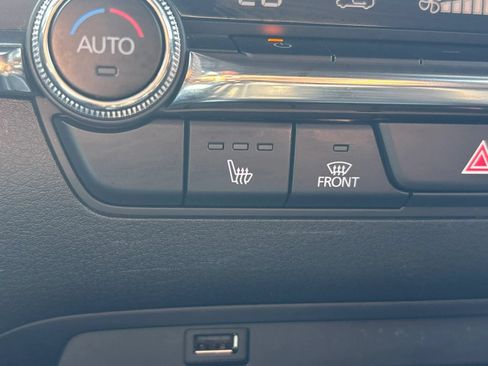 Used 2019 MAZDA MAZDA3 Hatchback w/ Preferred Package FWD image 54