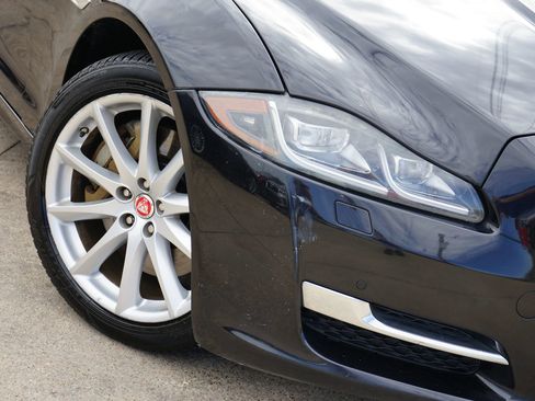 Used 2018 Jaguar XJ R-Sport image 5