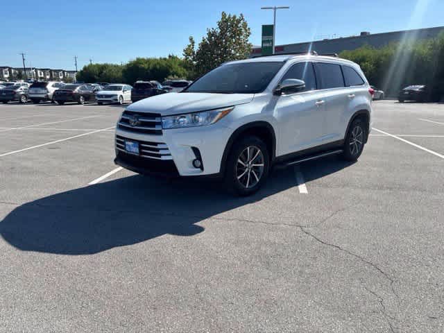 Used 2019 Toyota Highlander XLE FWD image 1