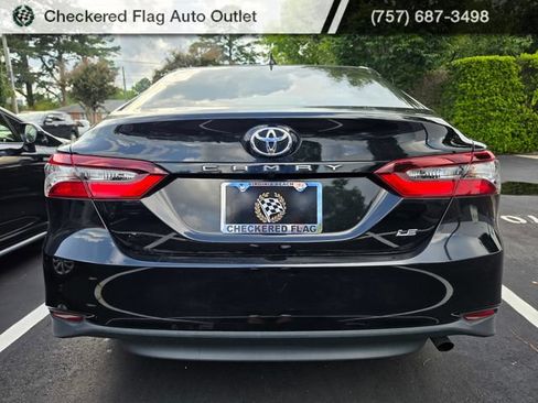 Used 2021 Toyota Camry LE FWD image 5