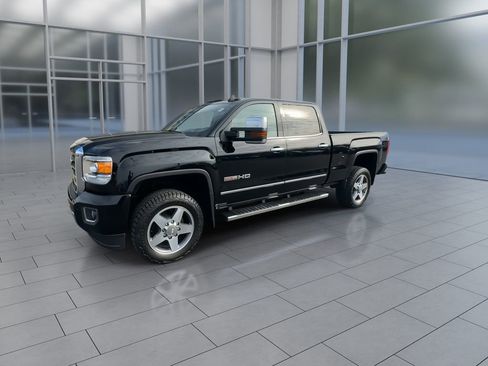 Used 2017 GMC Sierra 2500 SLT w/ All-Terrain HD Package image 4
