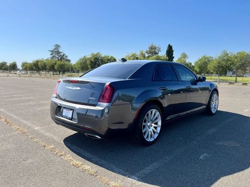 Used 2018 Chrysler 300 S AWD/4WD image 4