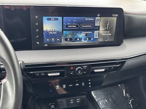 Certified 2025 Nissan Kicks SR FWD image 17