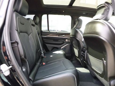 Used 2023 Jeep Grand Cherokee Overland w/ Advanced Protech Group III AWD/4WD image 7