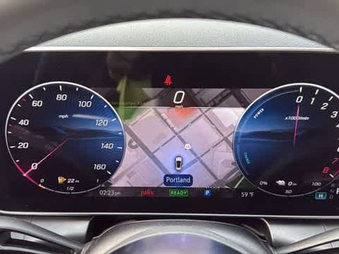 Used 2025 Mercedes-Benz GLC 350e 4MATIC image 18