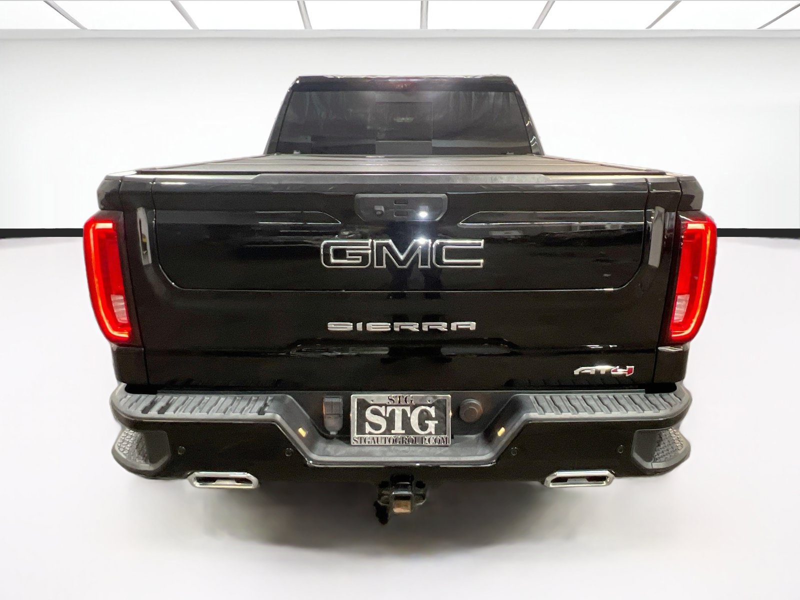 Used 2023 GMC Sierra 1500 AT4 w/ Technology Package AWD/4WD image 5