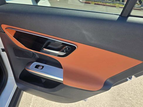 Used 2026 Mercedes-Benz GLC 300 image 13