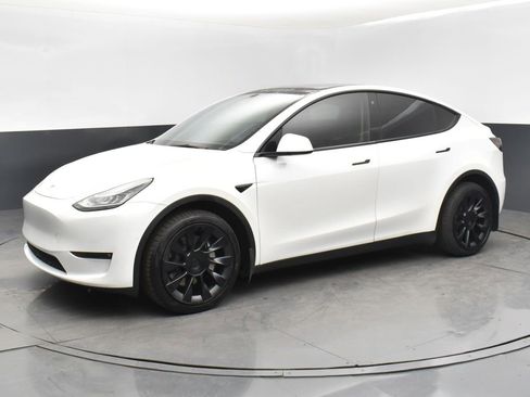 Used 2022 Tesla Model Y Long Range image 1