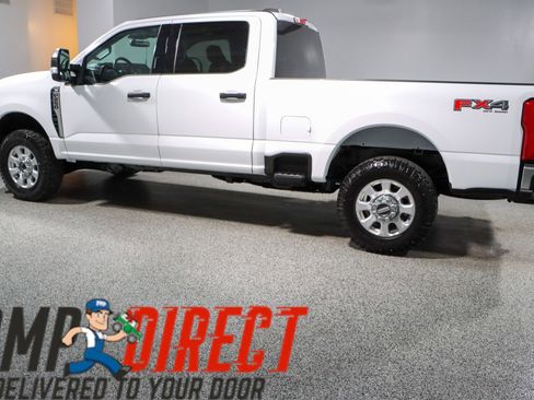 Used 2023 Ford F250 XLT w/ FX4 Off-Road Package image 10