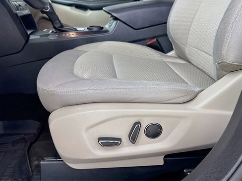 Used 2018 Ford Explorer XLT w/ Equipment Group 201A FWD image 23