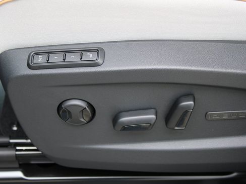 New 2025 Volkswagen ID. Buzz 1st Edition image 10