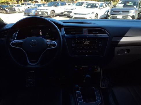 Used 2022 Volkswagen Tiguan SE R-Line image 19