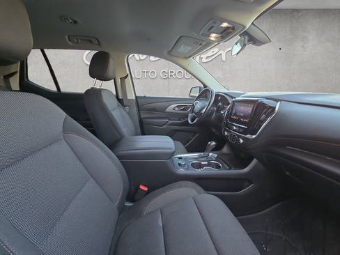 Used 2020 Chevrolet Traverse LT image 24