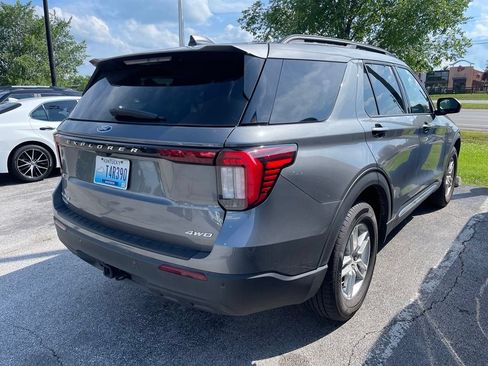 Used 2025 Ford Explorer Active AWD/4WD image 3