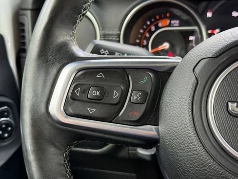 Used 2019 Jeep Wrangler Unlimited Sahara AWD/4WD image 18