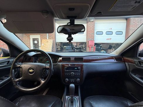 Used 2010 Chevrolet Impala LTZ FWD image 13