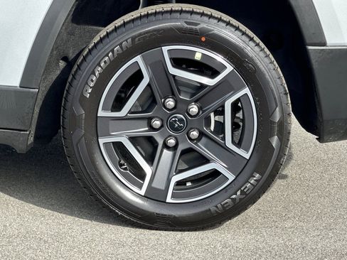 New 2026 Jeep Cherokee Laredo image 32