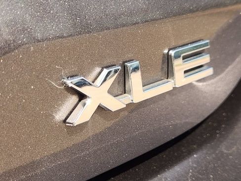 Used 2023 Toyota Highlander XLE FWD image 7