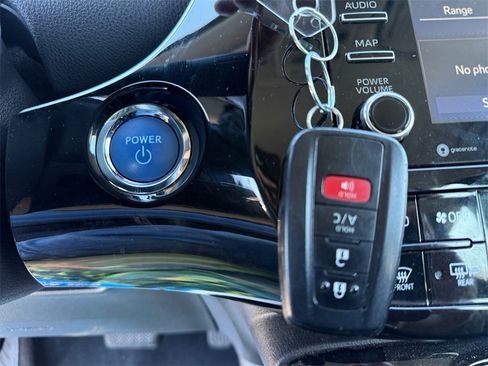 Used 2022 Toyota Prius Prime LE image 32