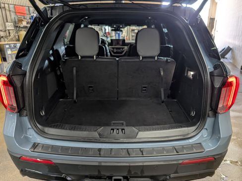 Used 2025 Ford Explorer ST-Line AWD/4WD image 28