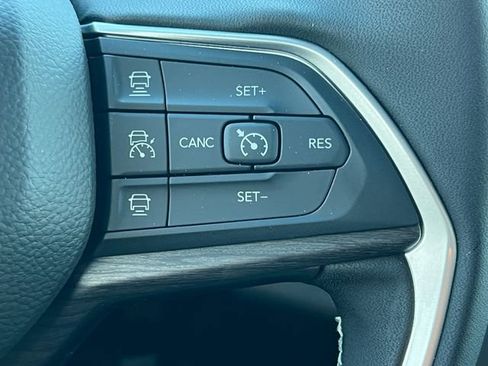 New 2025 Jeep Grand Cherokee Limited w/ Black Appearance Package image 21