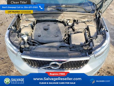 Used 2020 Volvo XC40 T5 Momentum image 16