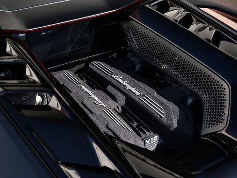 Used 2024 Lamborghini Revuelto image 26