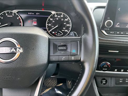 Used 2025 Nissan Rogue SV AWD/4WD image 19