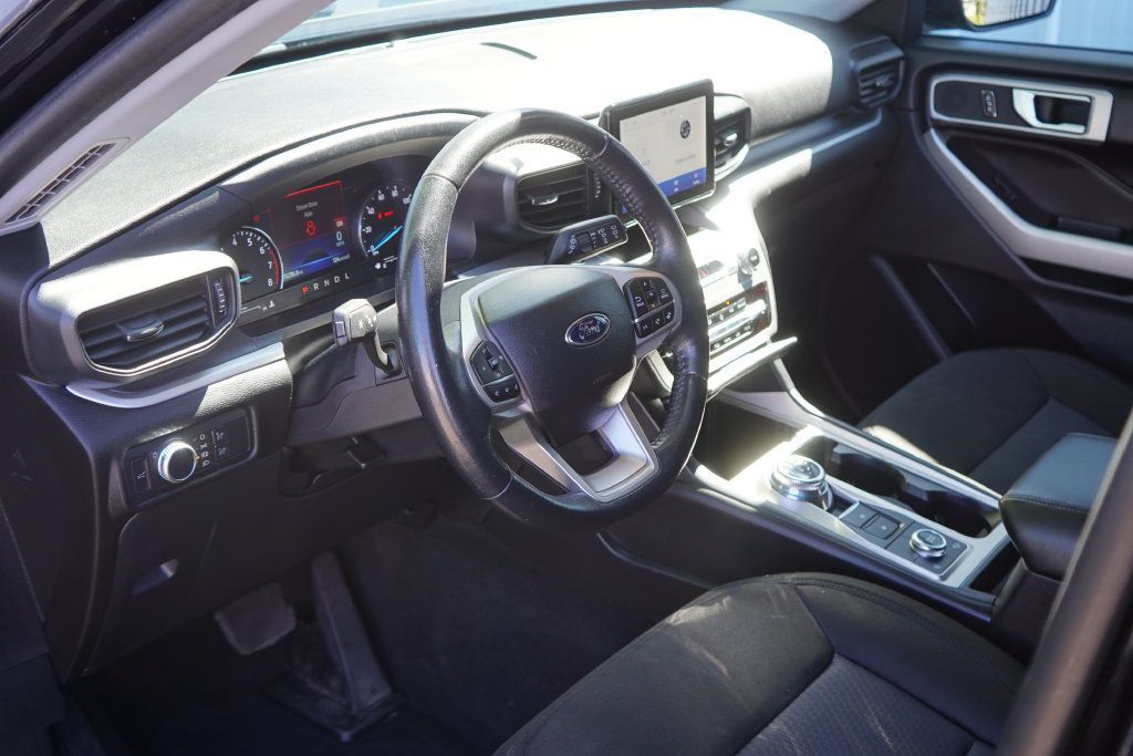 Used 2022 Ford Explorer XLT AWD/4WD image 12