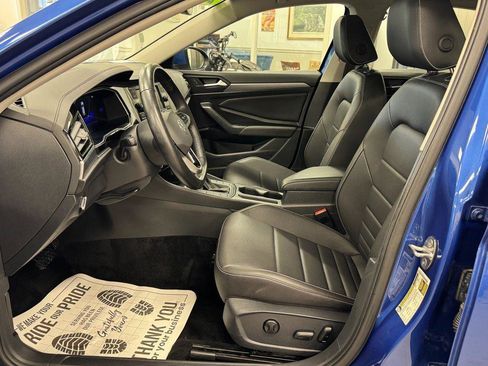 Used 2024 Volkswagen Jetta SE FWD image 13