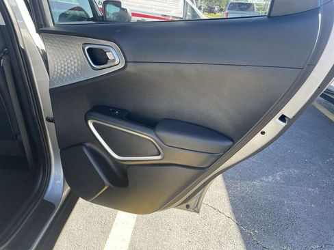 Used 2025 Kia Soul LX w/ LX Technology Package FWD image 37