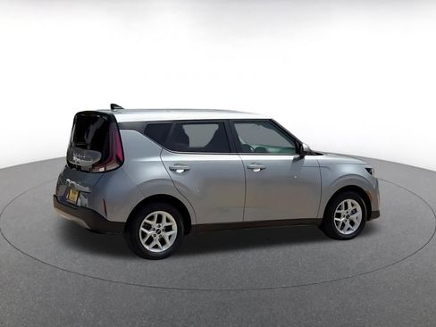 Used 2025 Kia Soul LX w/ LX Technology Package FWD image 14