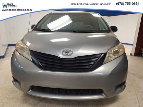 Used 2011 Toyota Sienna CE FWD image 18