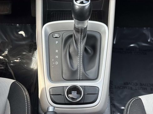Used 2024 Hyundai Venue SEL FWD image 14