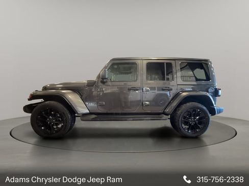 Used 2025 Jeep Wrangler Unlimited Sahara AWD/4WD image 4