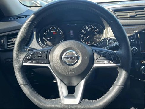 Used 2020 Nissan Rogue SV FWD image 23