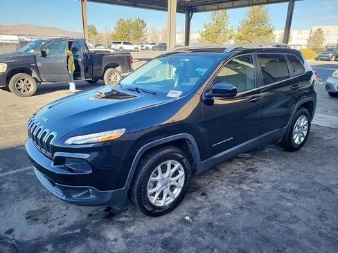 Used 2018 Jeep Cherokee Latitude Plus image 5
