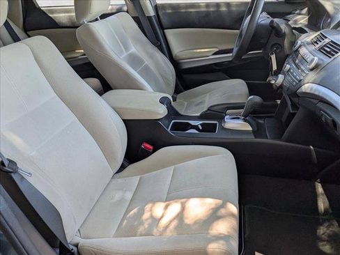 Used 2013 Honda Crosstour EX image 19
